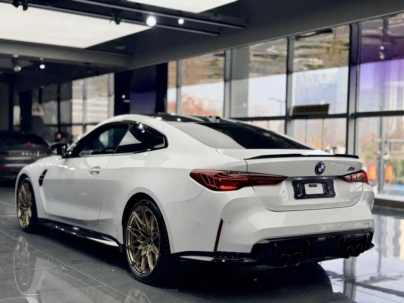 BMW M4 2024 BMW M4 Coupe M xDrive Competition фото 3