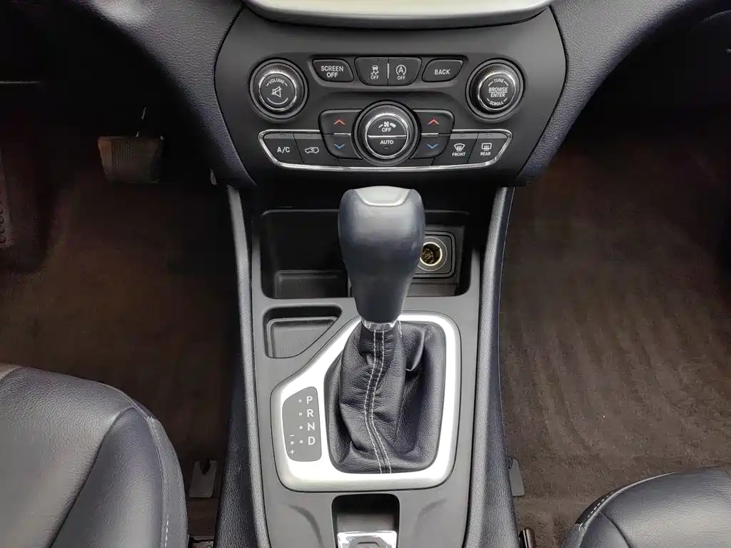 Jeep Cherokee 2021 2020 2.0L 2WD Classic Sport Edition