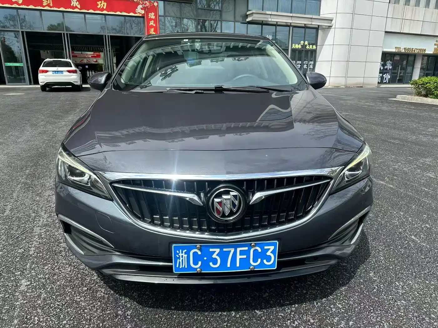 Buick Verano 2018 Sedan 20T Dual Clutch Leading фото 2