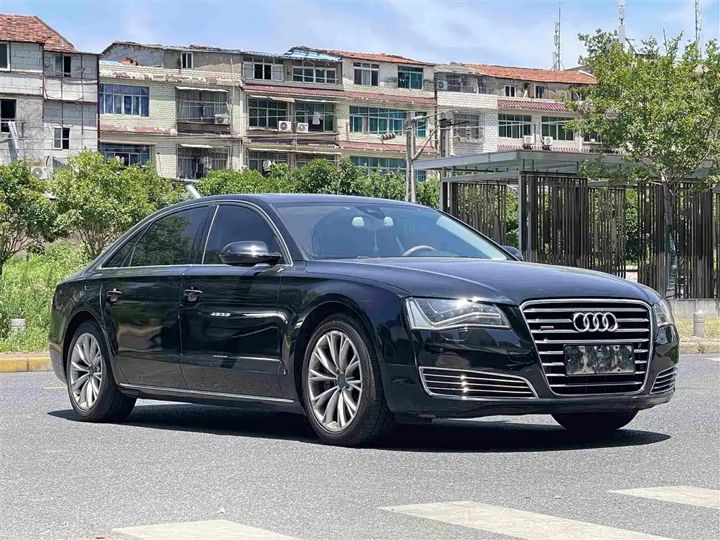 Photo 3 - Audi A8