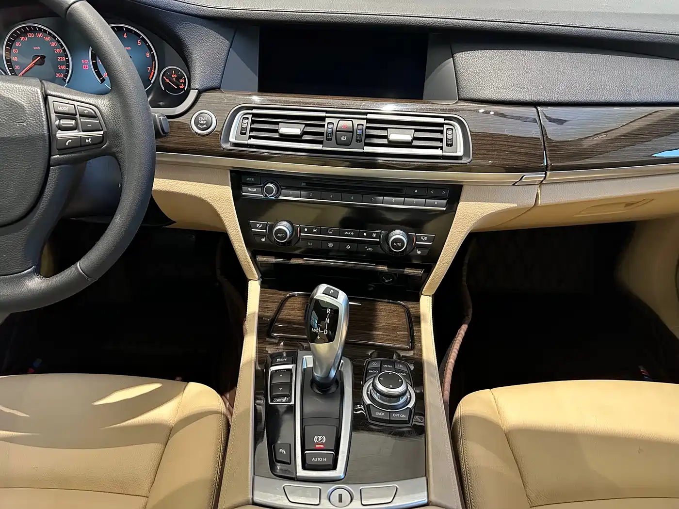 BMW 7 Series 2011 730Li Elegance фото 8