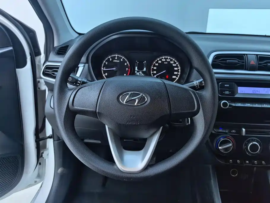 Hyundai Verna 2019 2017 1.4L Manual Renewal Edition China VI