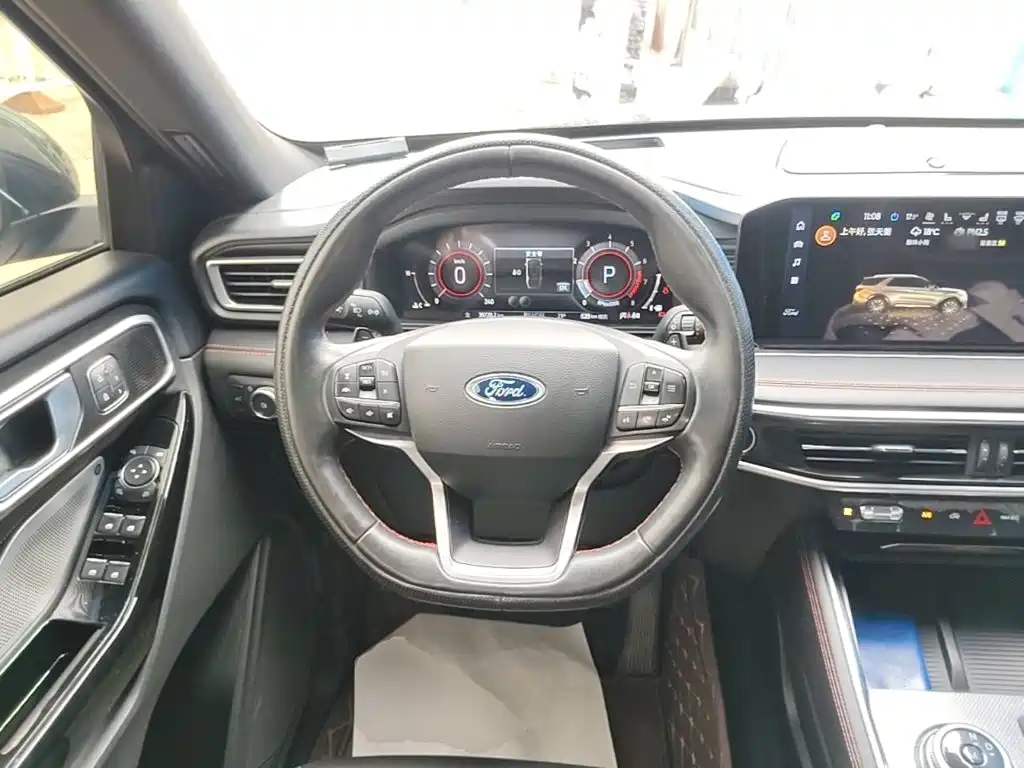 Photo 11 - Ford Explorer