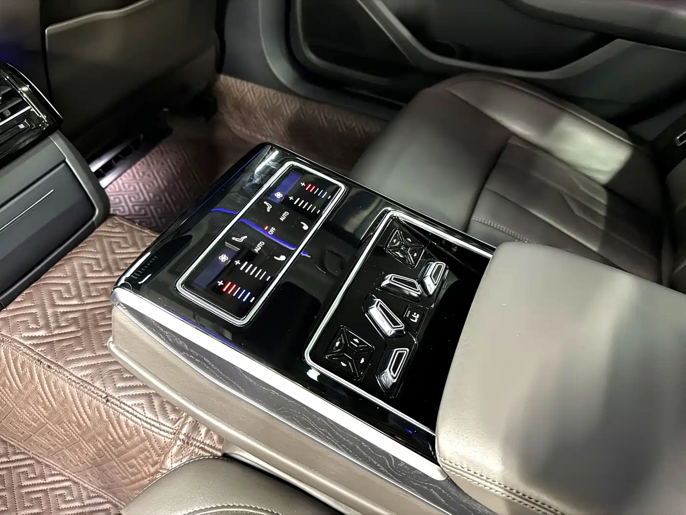 Audi A8 2019 Plus A8L 50 TFSI quattro Comfort фото 17