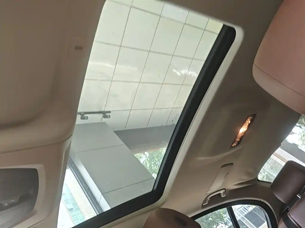 BMW 5 Series 2014 525Li Leading фото 18
