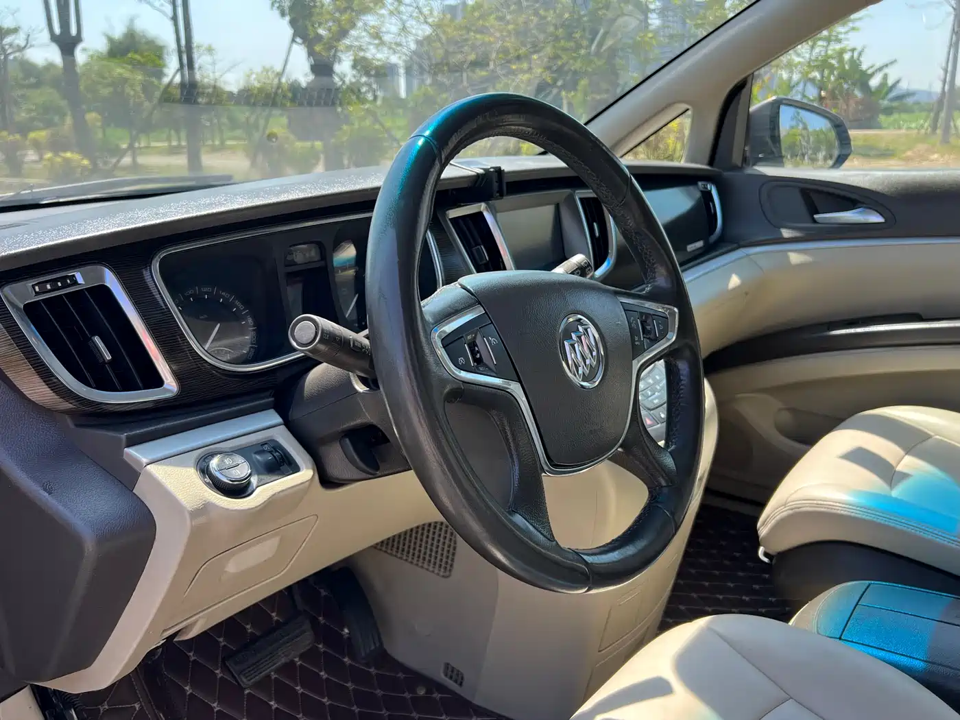 Buick GL8 2013 2.4L CT Luxury Business Comfort Edition фото 17