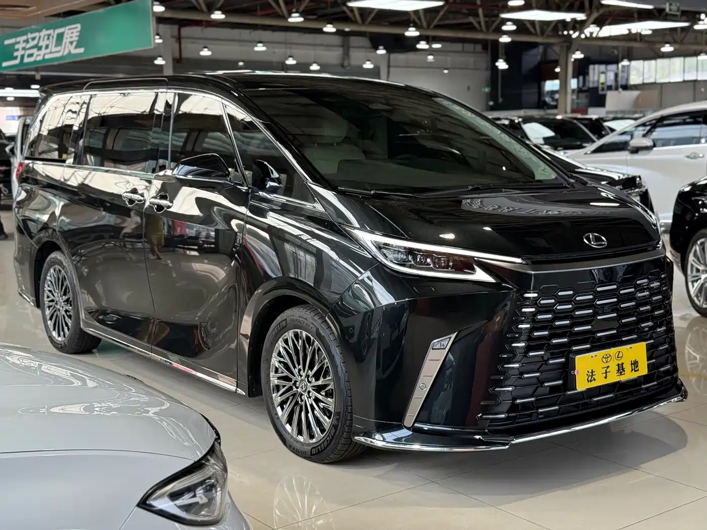 Lexus LM 2025 2023 500h 6-Seater Prestige Edition