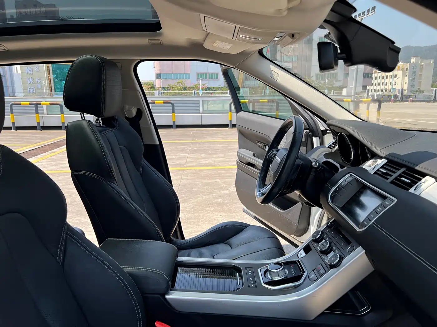 Land Rover Range Rover Evoque 2015 2.0T 5-Door Dynamic Edition фото 21