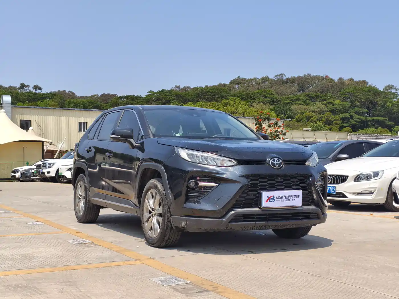 Toyota Wildlander 2022 2.0L CVT FWD Luxury PLUS Edition фото 2