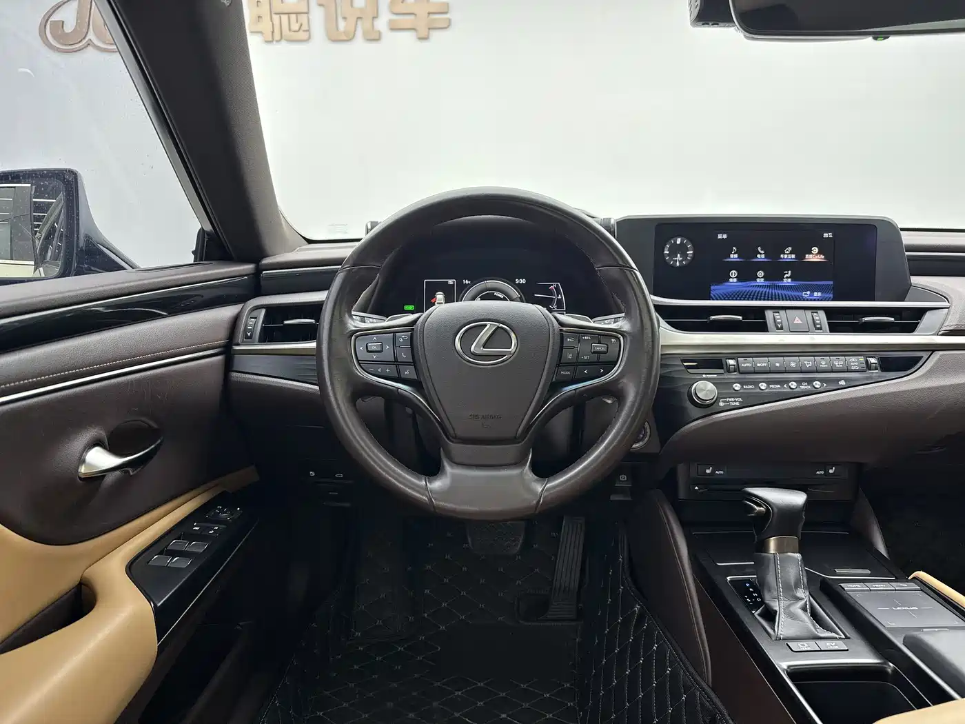 Lexus ES 2020 Model 300h Excellence Edition фото 9