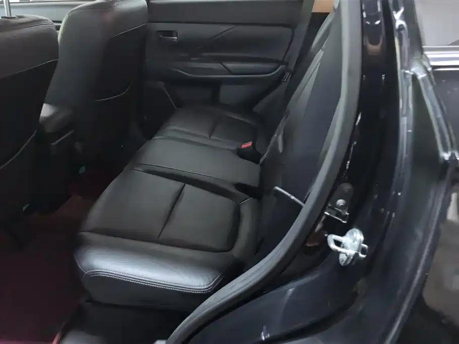 Mitsubishi Outlander 2016 2.4L 4WD Elite Edition 5-seater фото 11