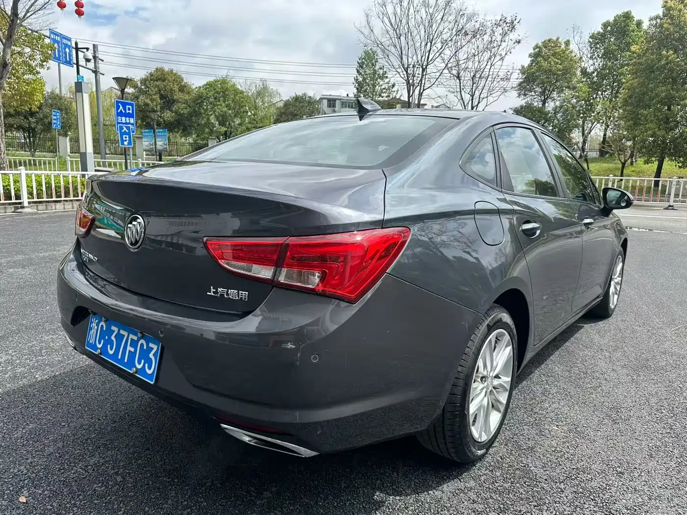 Buick Verano 2018 Sedan 20T Dual Clutch Leading фото 7
