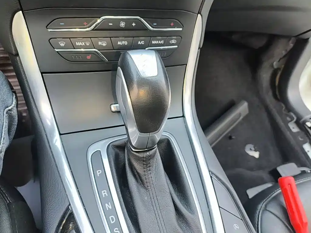 Фото 10 - Ford Edge