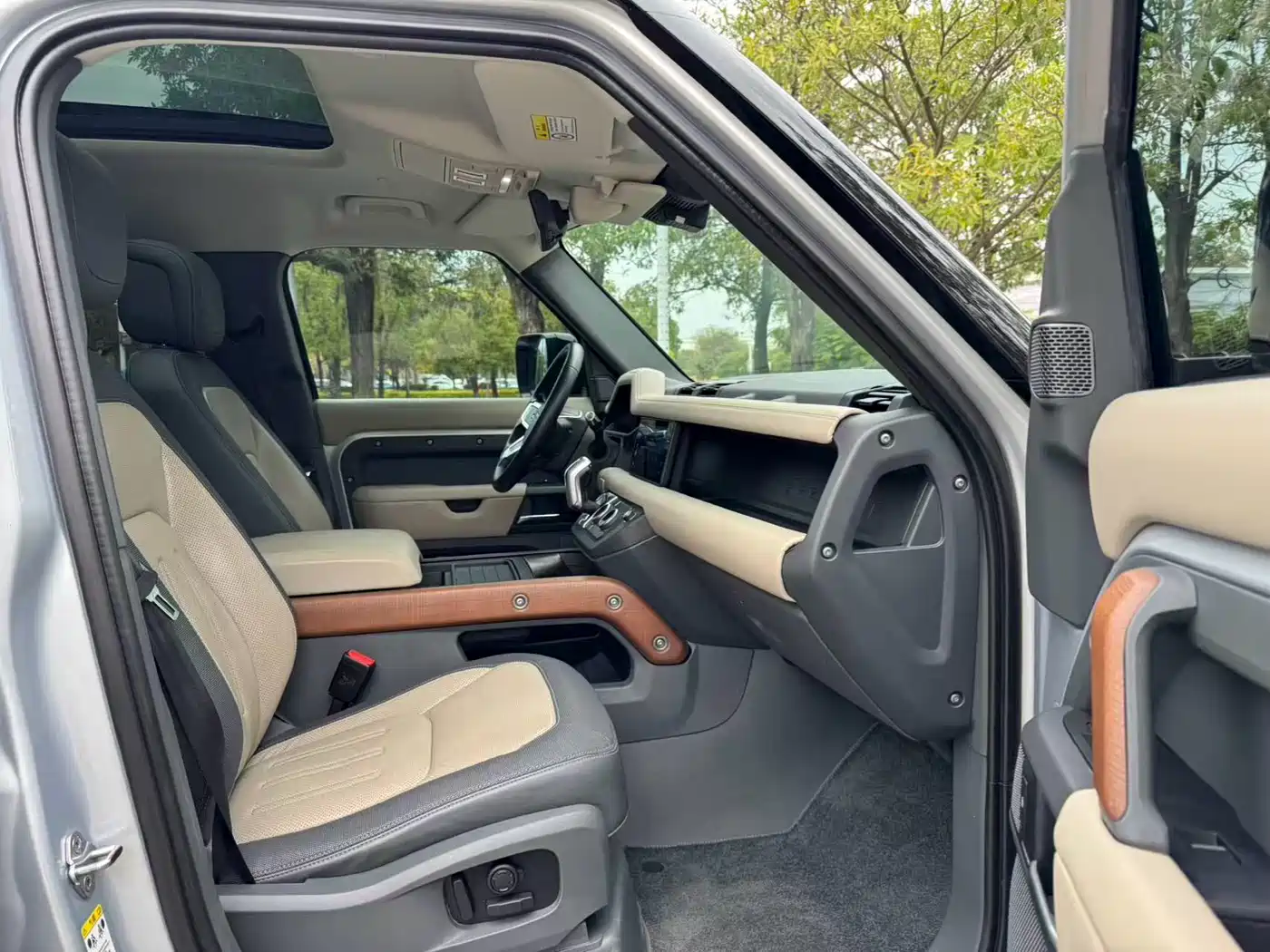 Land Rover Defender 2020 Model 110 P400 HSE фото 5