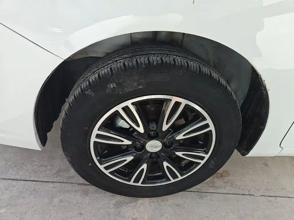 Фото 23 - BYD F3
