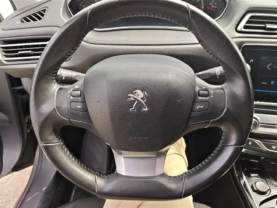 Peugeot 308 2018 1.6L Auto Luxury Edition фото 15