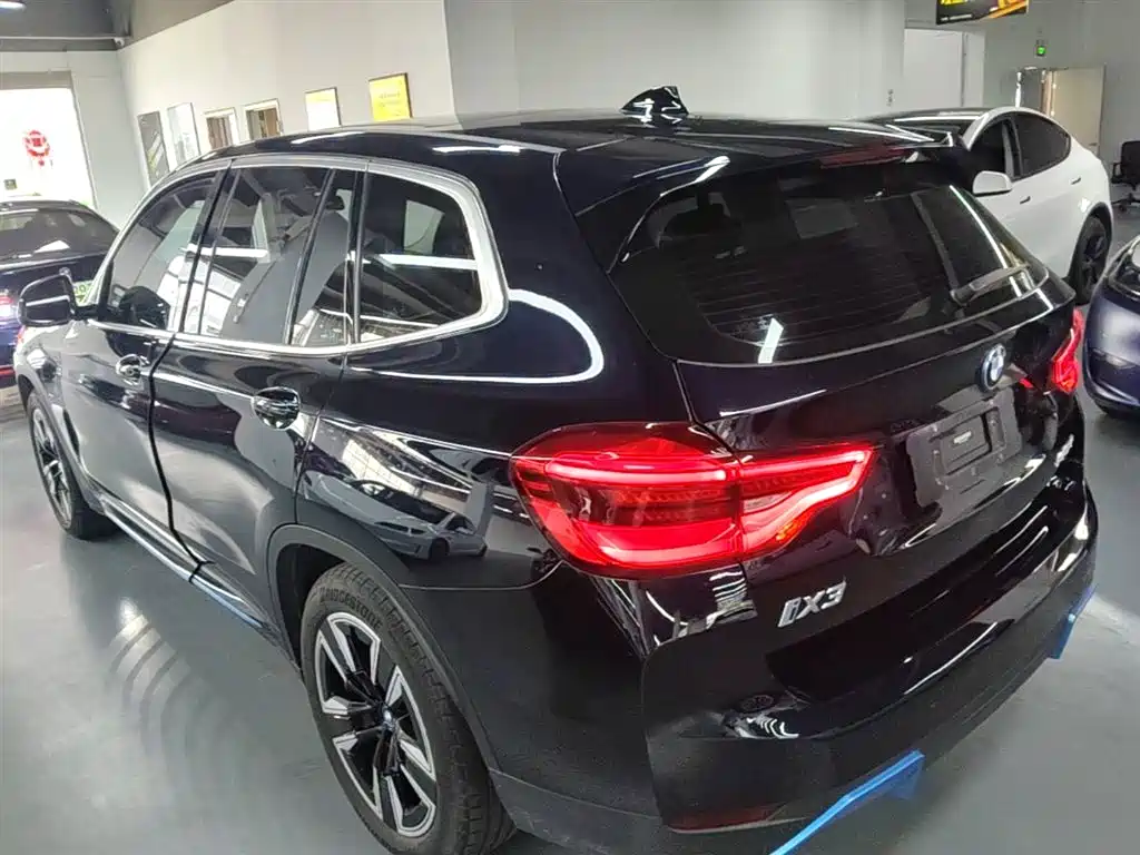 BMW iX3 2021 Leading фото 5