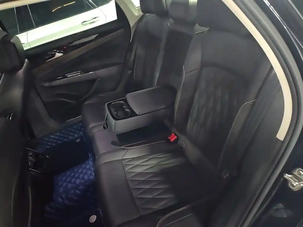 Volkswagen Passat 2019 330TSI Luxury Edition China VI фото 17