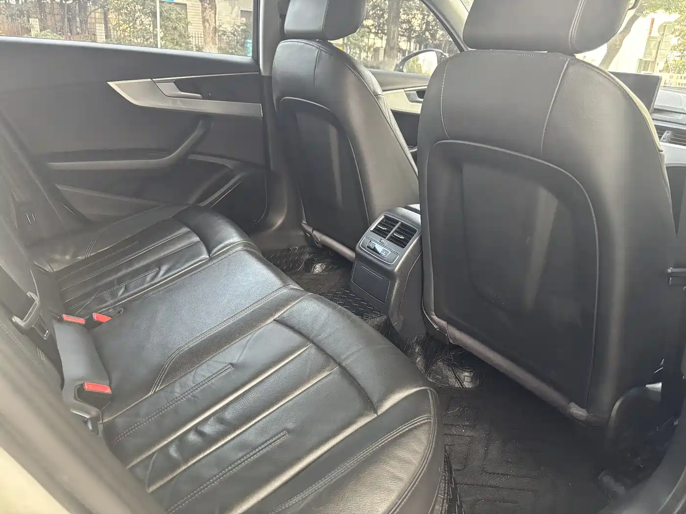 Audi A4L 2018 30th Anniversary 45 TFSI quattro Personality Sport фото 10