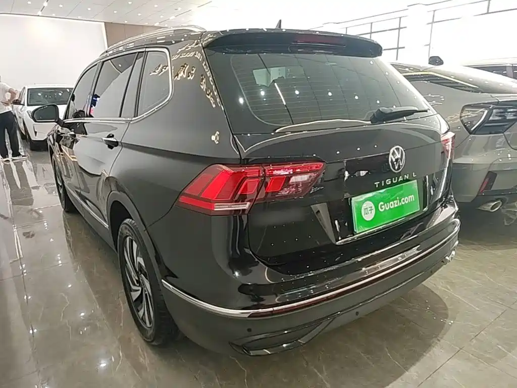 Photo 5 - Volkswagen Tiguan L