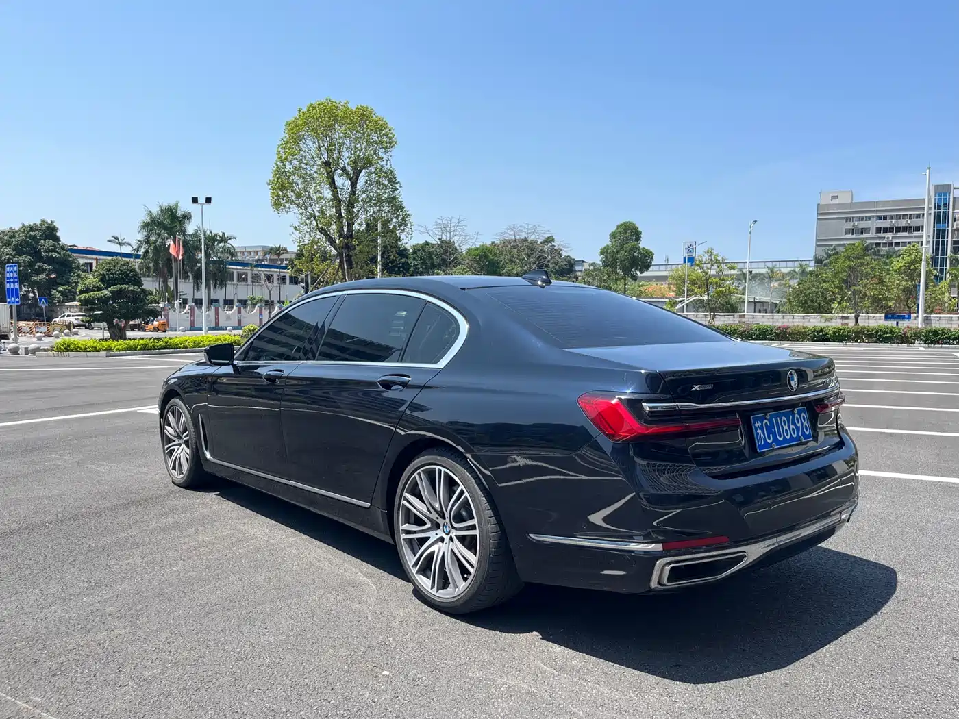 BMW 7 Series 2019 740Li xDrive Executive M Sport Package фото 4