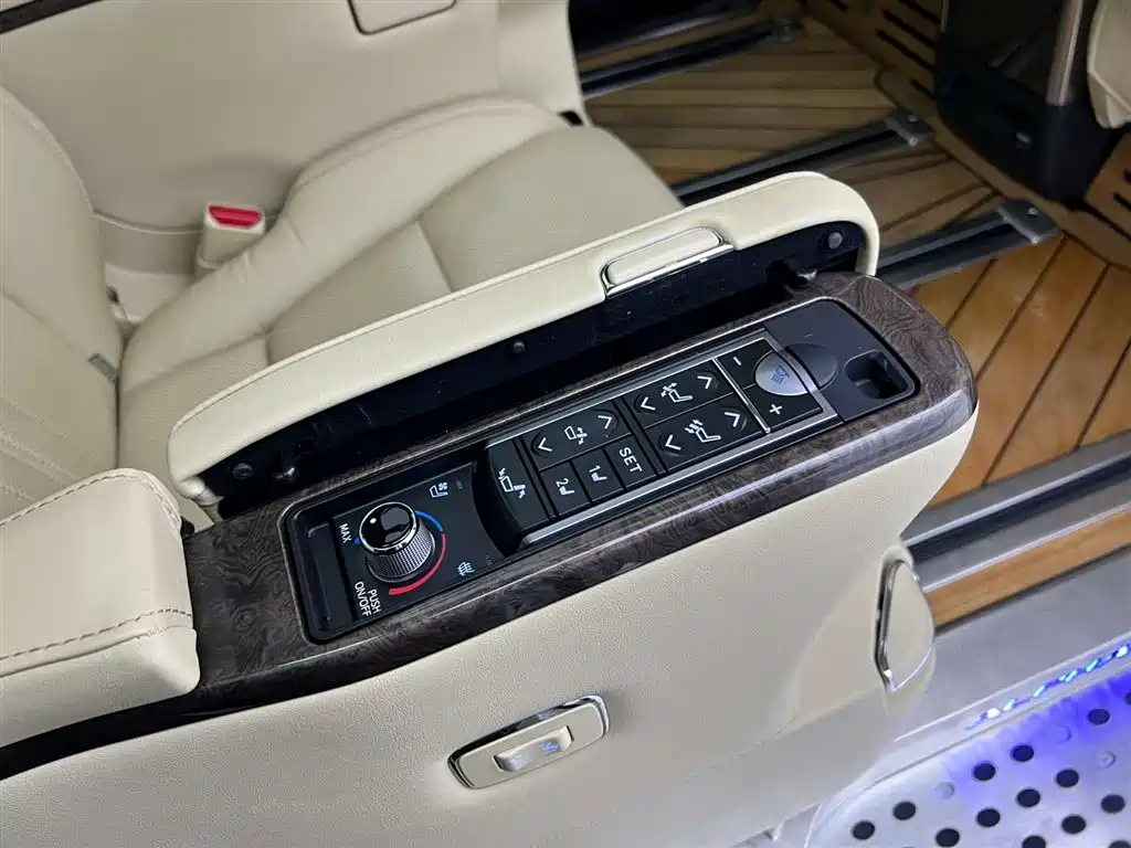 Toyota Alphard 2021 Hybrid 2.5L Premium 22
