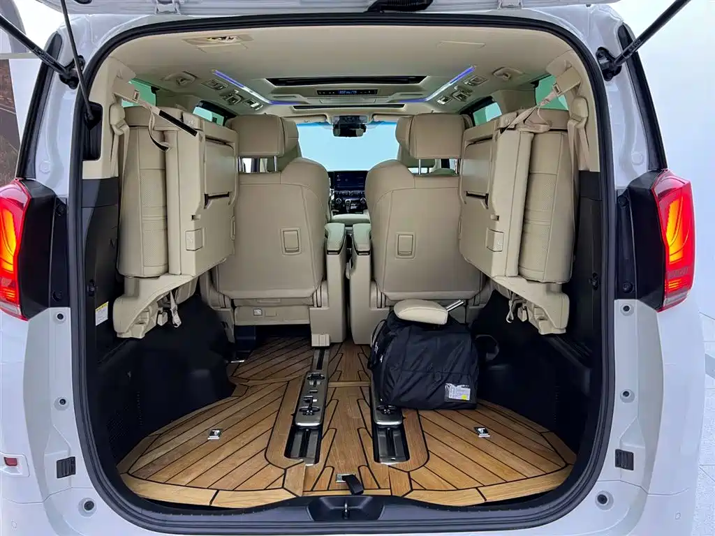 Toyota Alphard 2021 Hybrid 2.5L Premium 26
