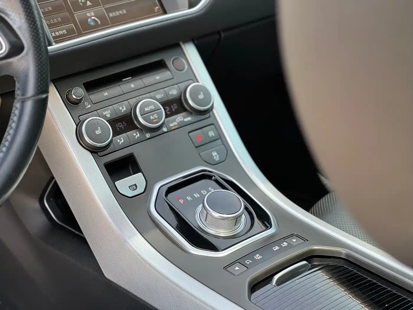 Land Rover Range Rover Evoque 2015 2.0T 5-Door Dynamic Edition фото 17