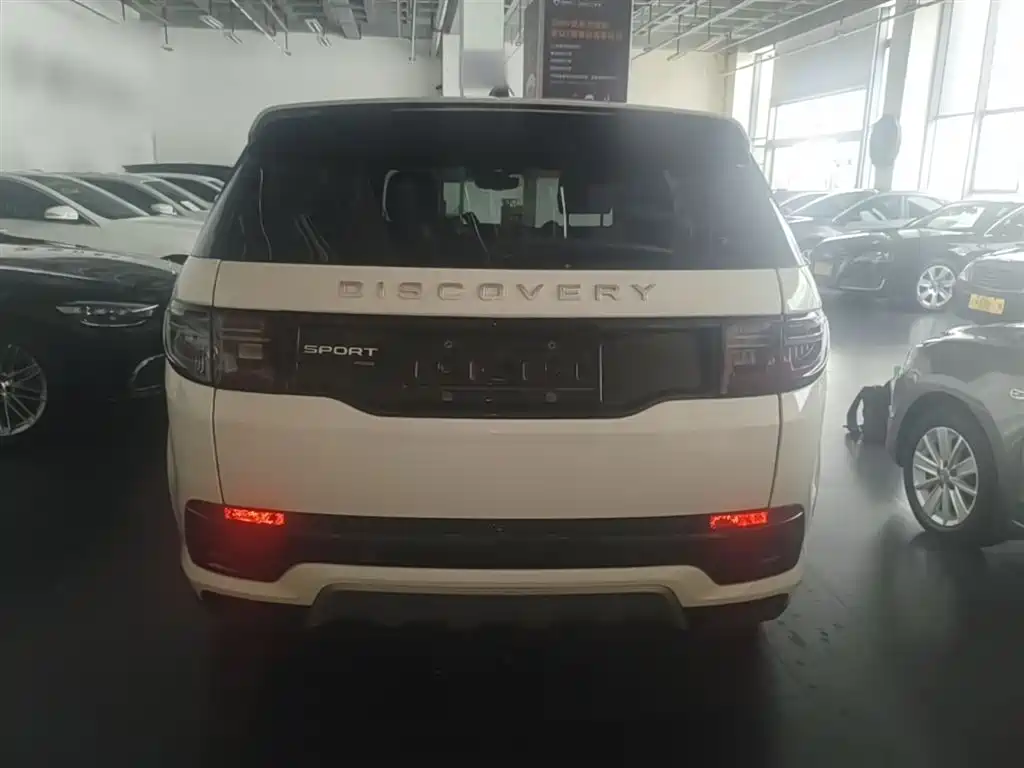 Land Rover Discovery Sport 2022 Model Year Facelift 249PS Metropolitan Edition фото 6