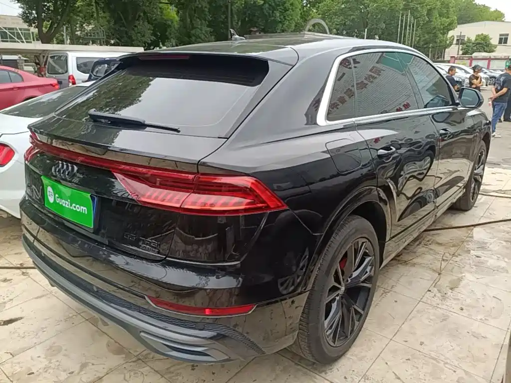 Photo 7 - Audi Q8