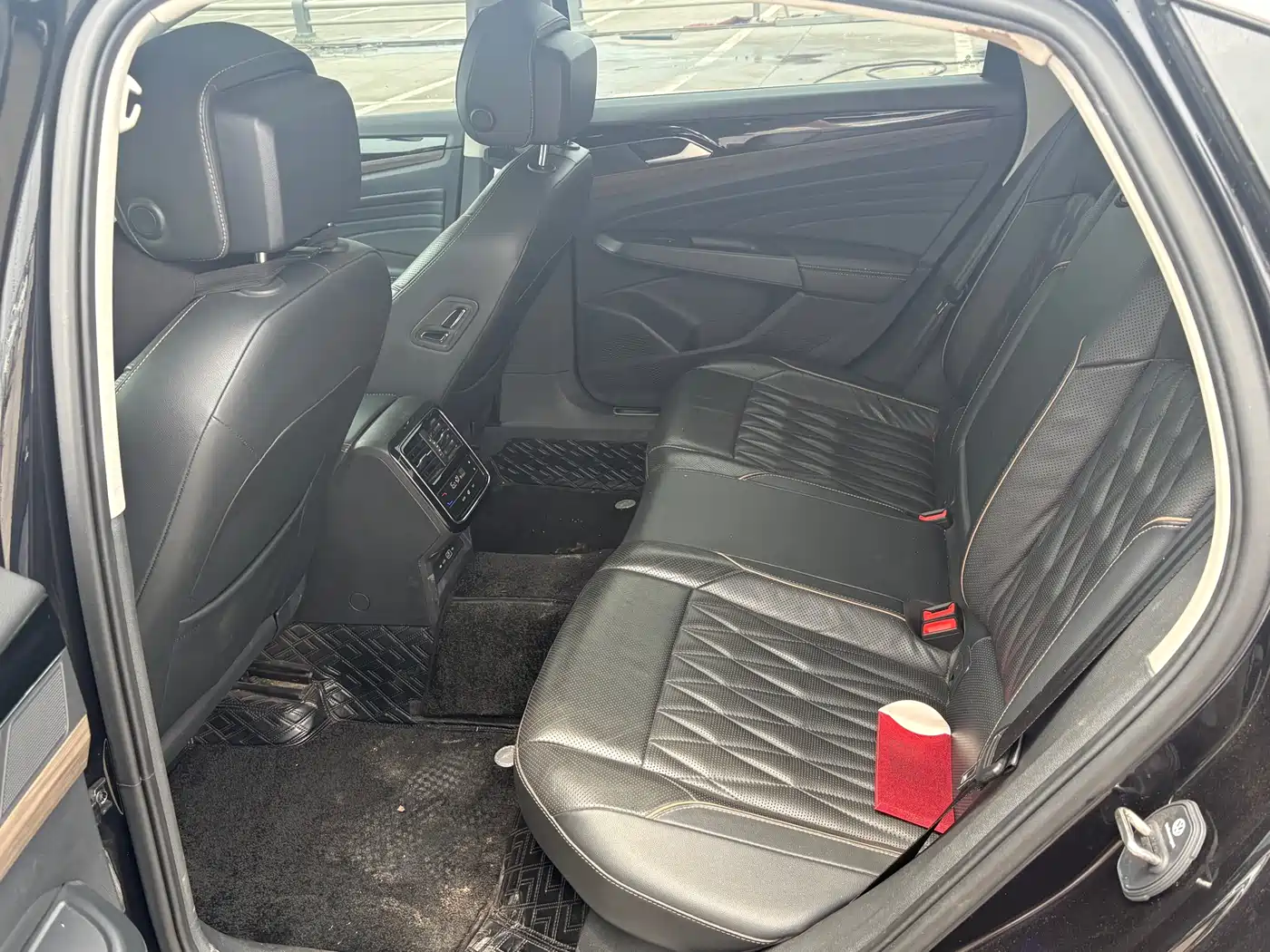 Volkswagen Passat 2021 Model 330TSI Luxury Edition фото 8
