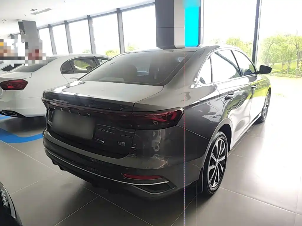 Фото 7 - Geely Emgrand