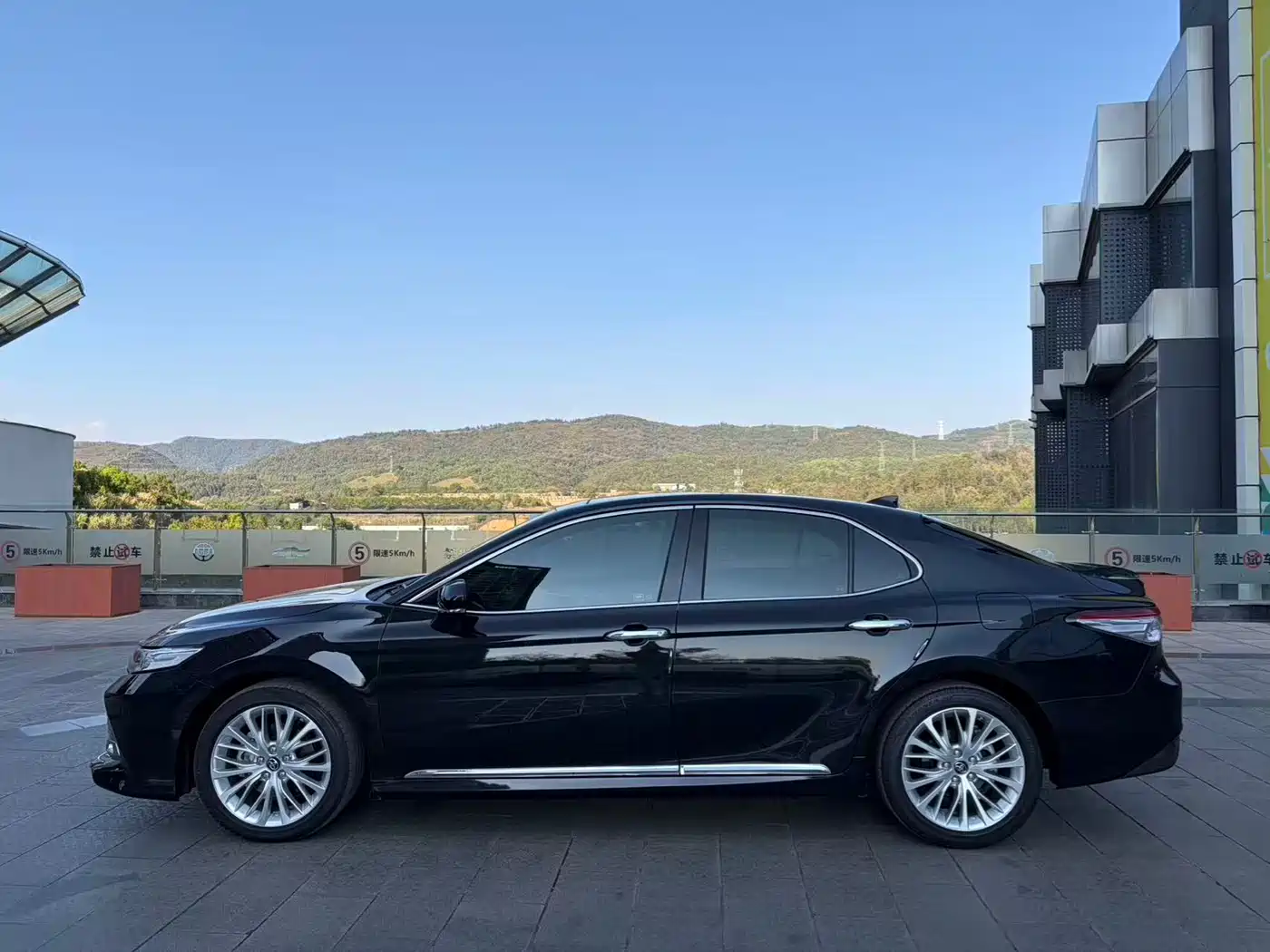 Toyota Camry 2018 2.5G Luxury Edition фото 7