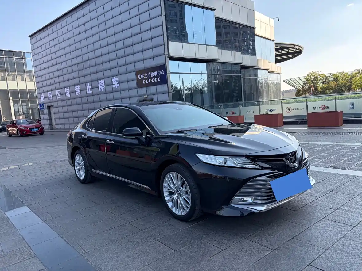 Toyota Camry 2018 2.5G Luxury Edition фото 3