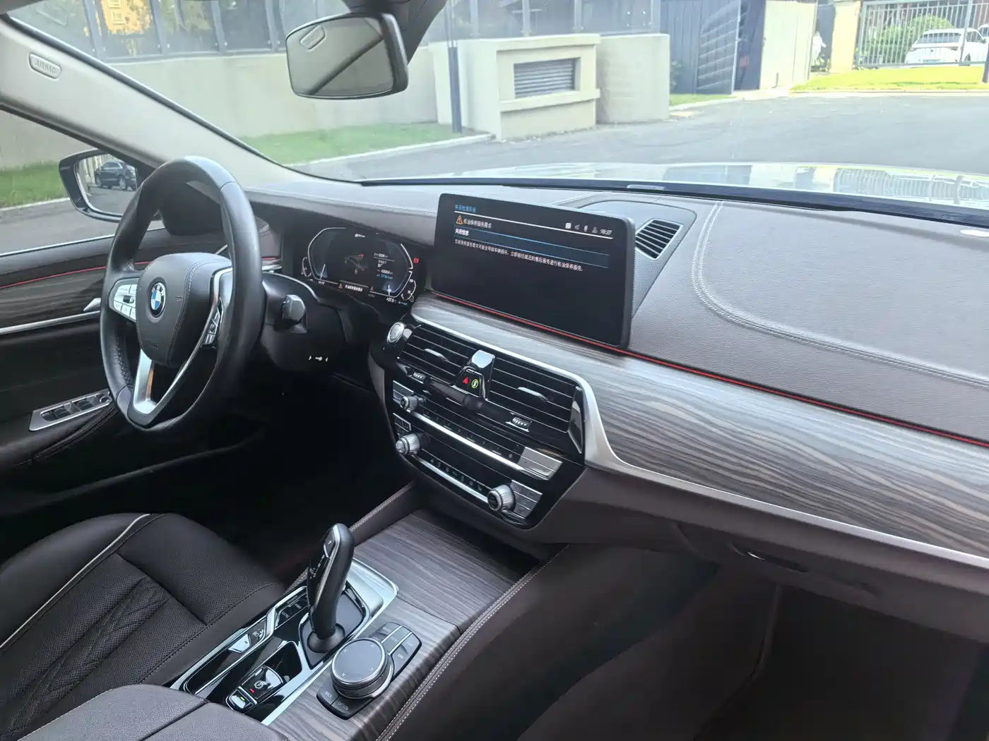 BMW 5 Series New Energy 2022 Facelift II 535Le Pioneer Edition M Sport Package фото 14