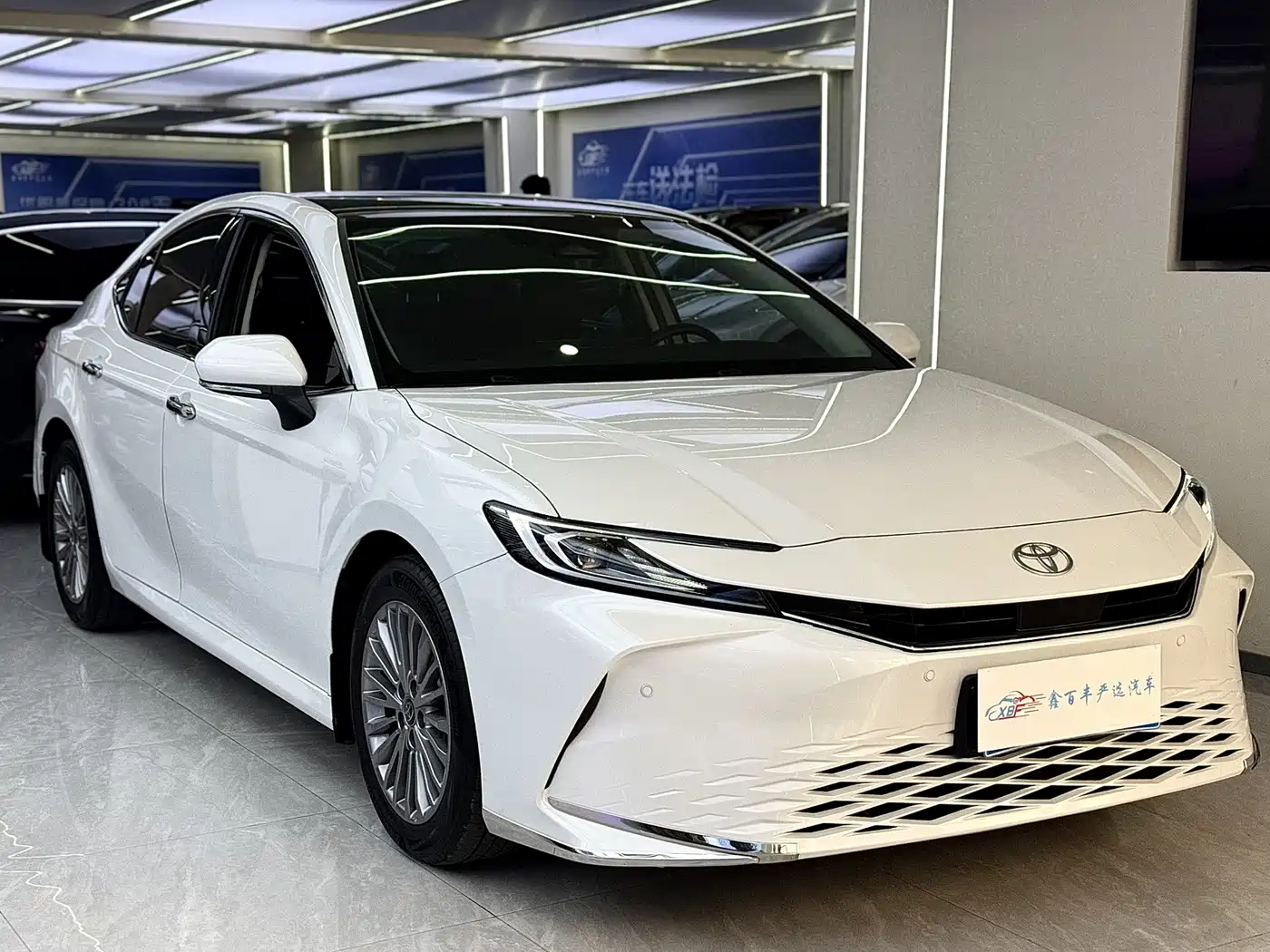 Toyota Camry 2024 Hybrid 2.0HG Premium Edition фото 3