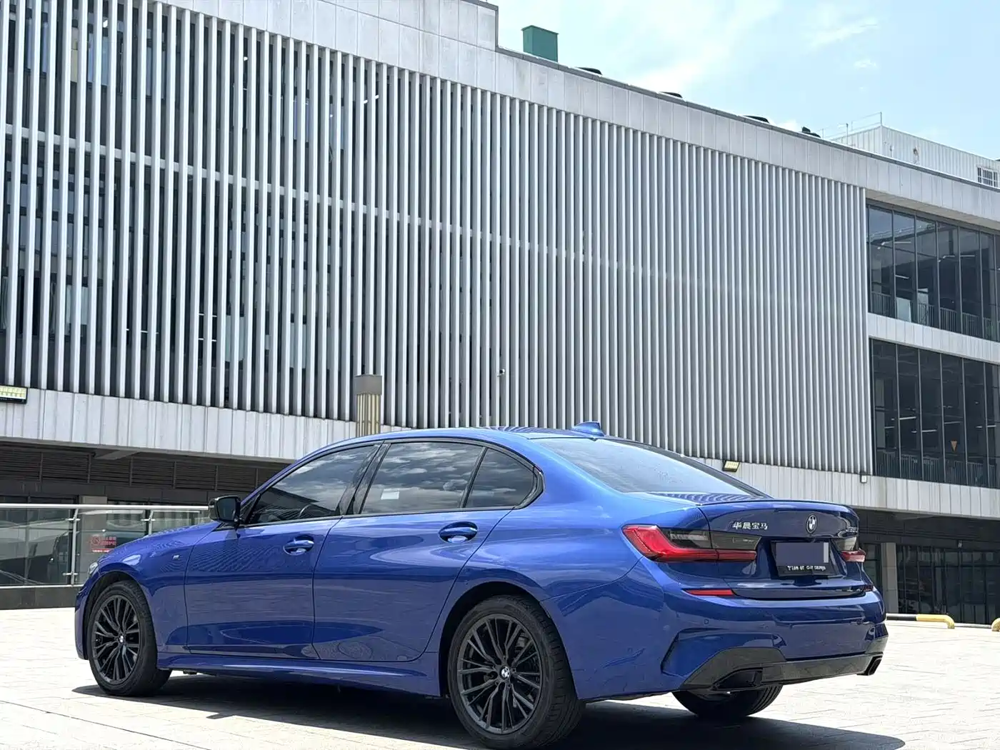 BMW 3 Series 2021 325i M Sport Night Edition фото 17