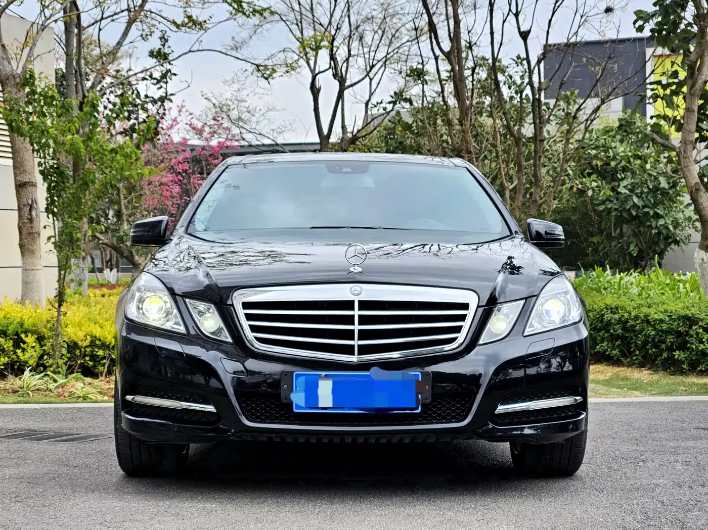 Mercedes-Benz E-Class 2012 E 260 L CGI Fashion Model фото 2