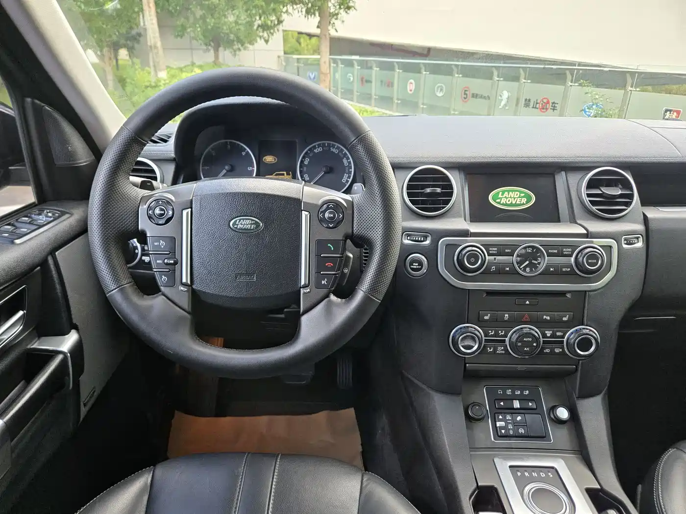 Land Rover Discovery 2015 3.0 SDV6 HSE Diesel фото 7