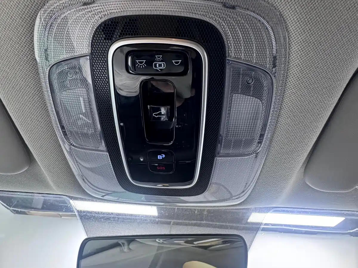 Hyundai Elantra 2022 1.5L CVT LUX Premium Edition фото 15