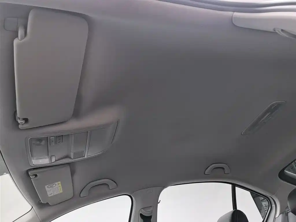 Škoda Octavia 2018 1.6L Manual Standard Edition фото 14