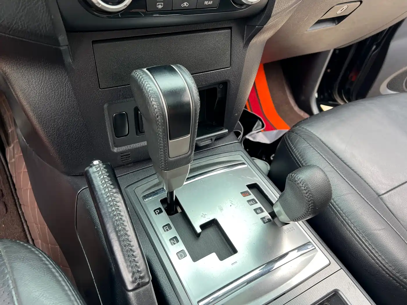 Mitsubishi Pajero (Import) 2009 3.8L 5-Door Premium фото 14