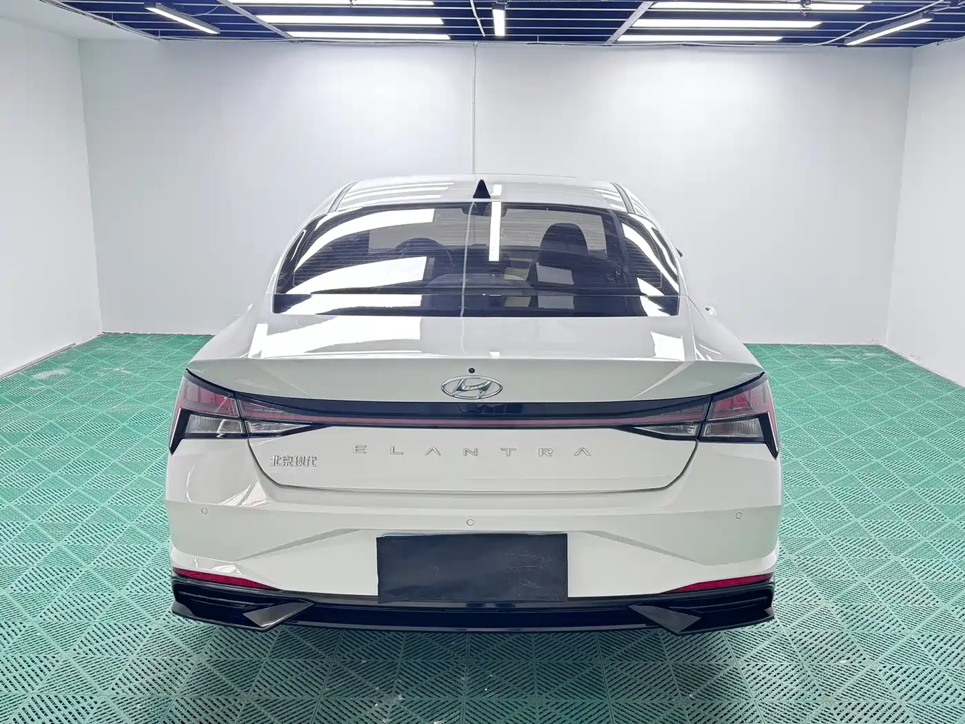 Hyundai Elantra 2022 1.5L CVT LUX Premium Edition фото 5
