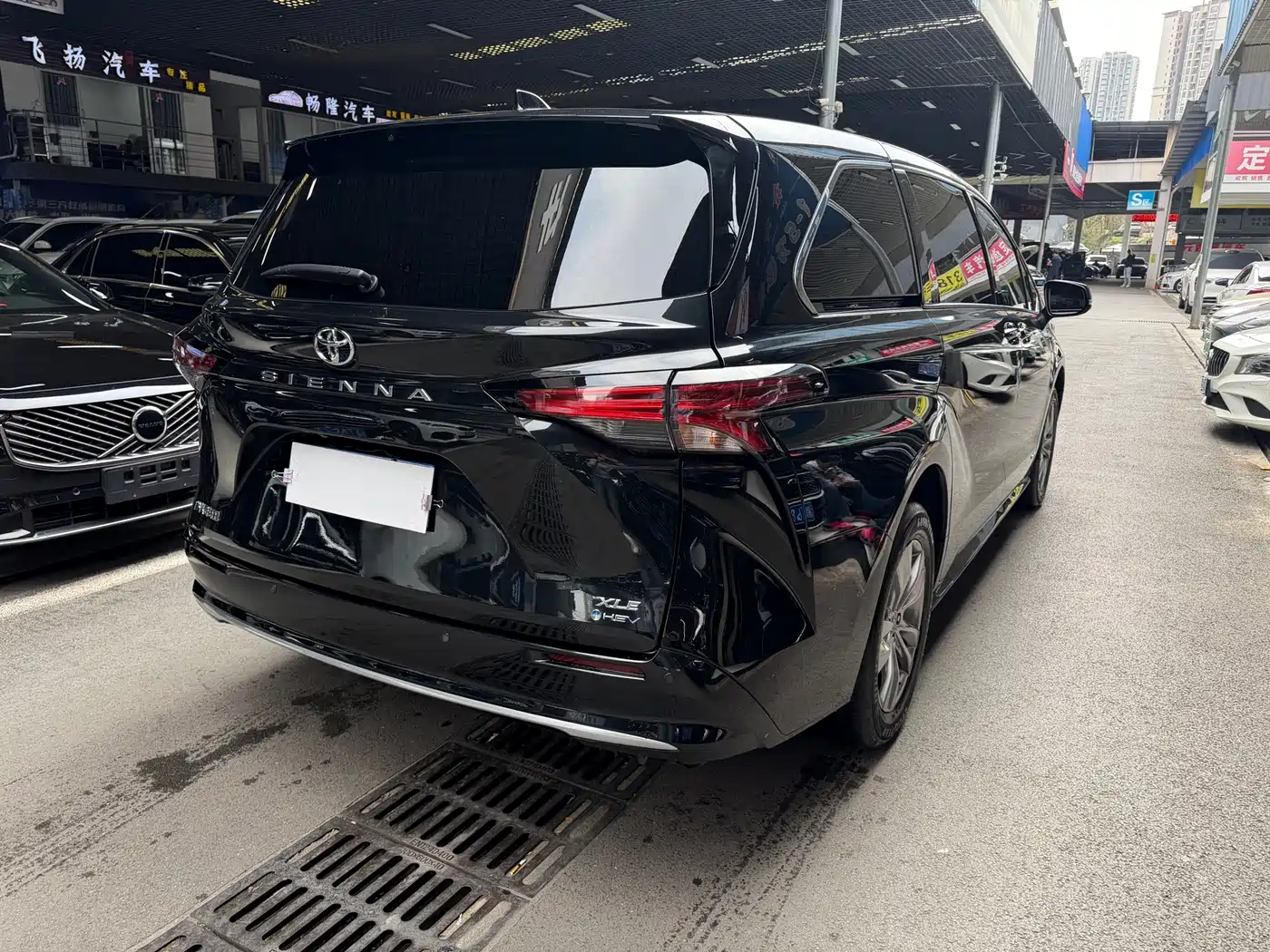 Toyota Sienna 2024 2.5L Hybrid Luxury Edition фото 6