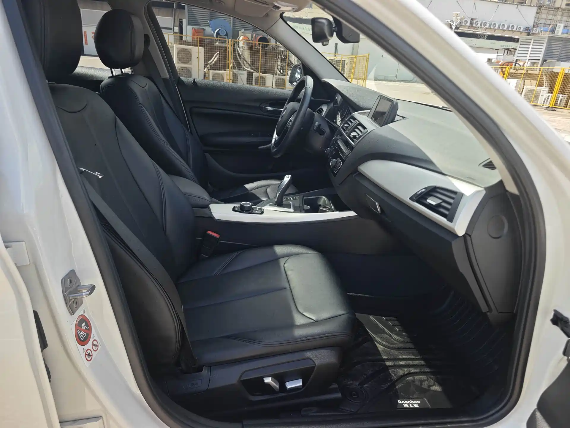 Photo 13 - BMW 1 Series (Import)