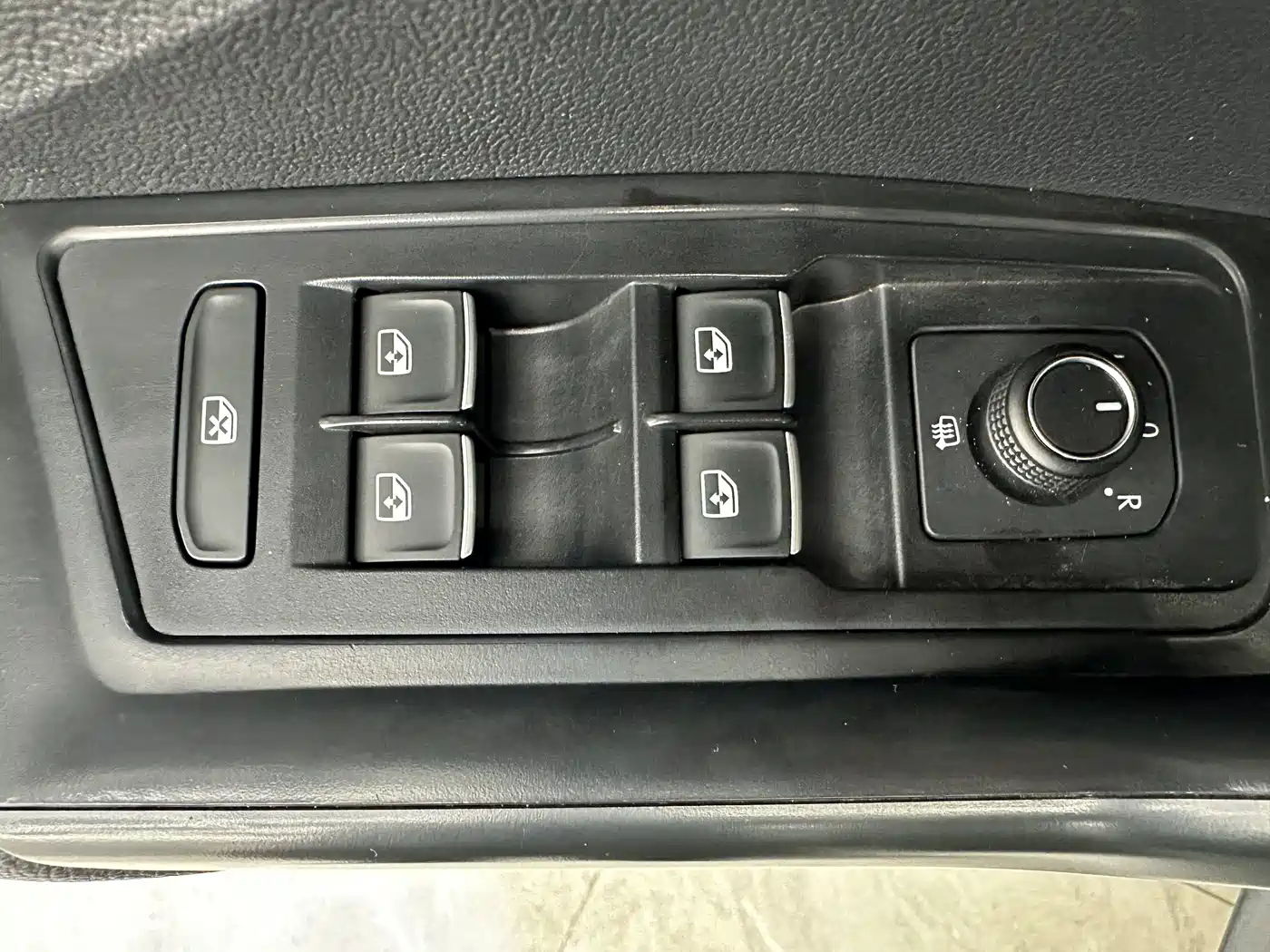 VOLKSWAGEN T-ROC EXPLORING SONGS