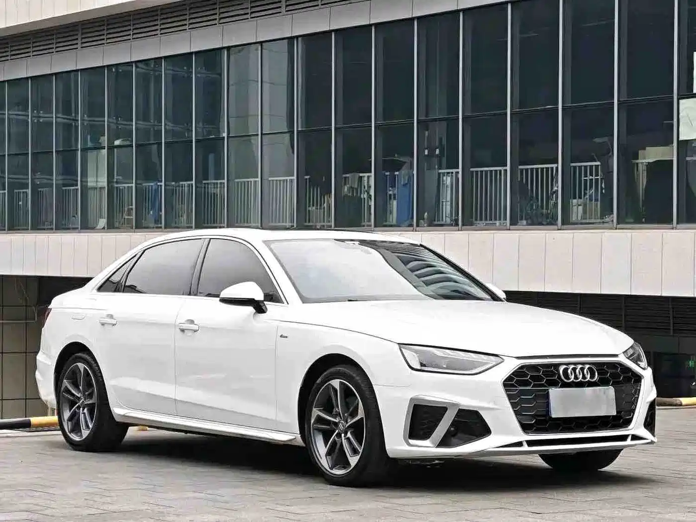 Audi A4L 2020 40 TFSI Fashion Dynamic Edition фото 3