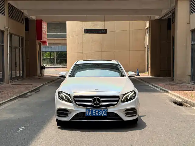 Mercedes-Benz E-Class 2017 E 300 L Sport Fashion — фото 2