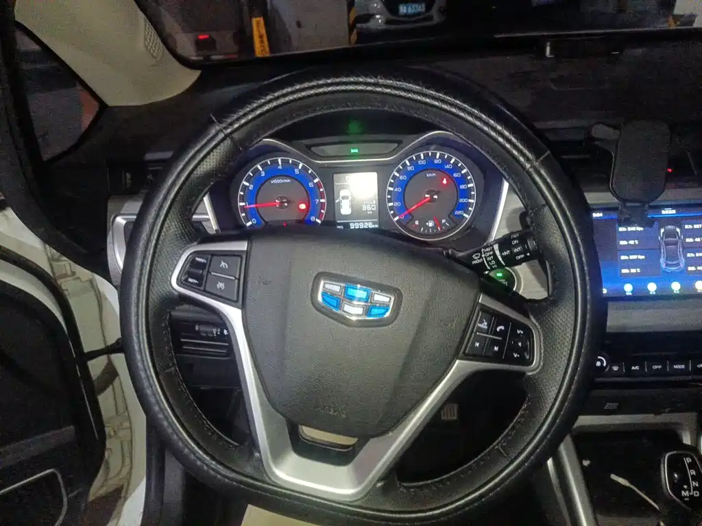 Фото 6 - Geely Vision X3