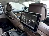 Photo 19 - Audi A8